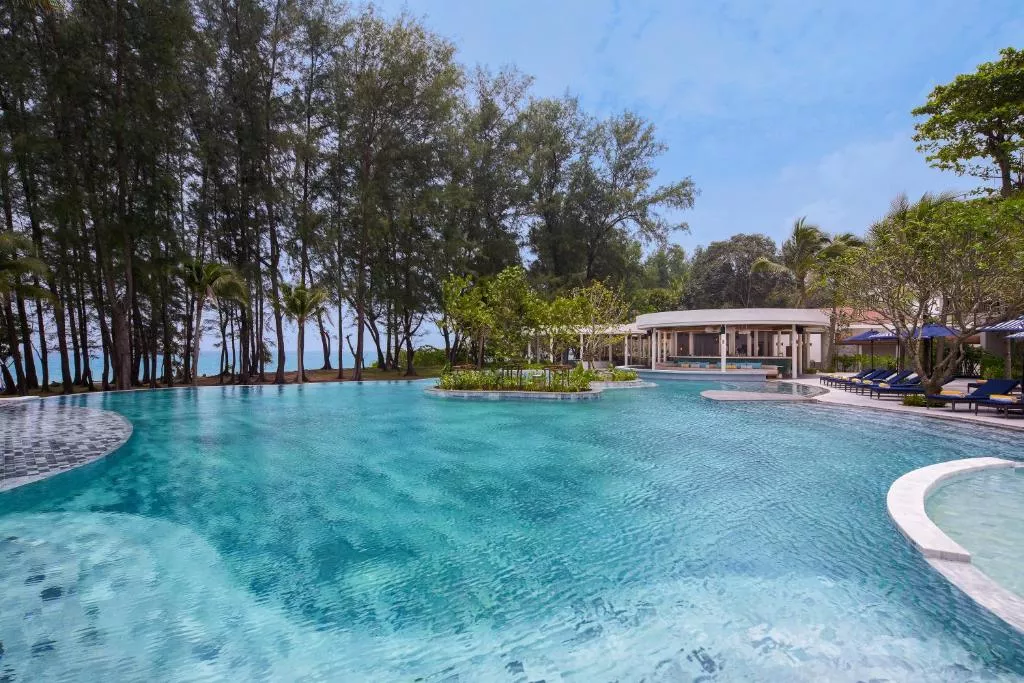 Le Meridien Phuket Mai Khao Beach Resort