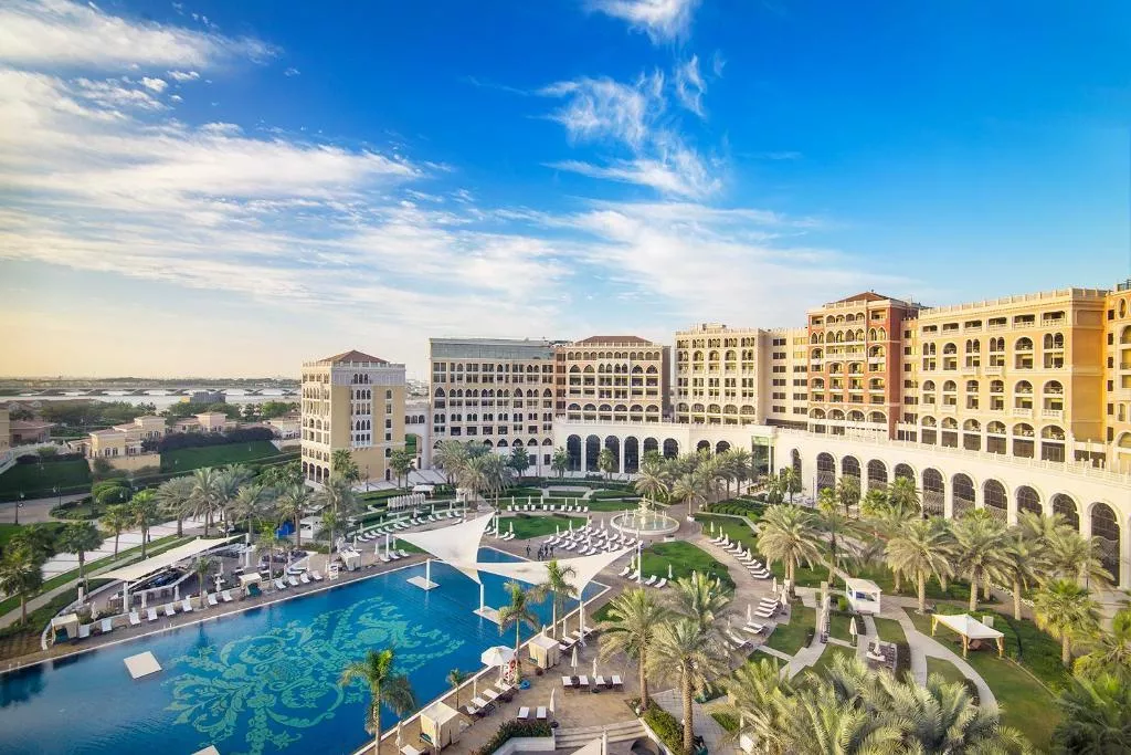 The Ritz-Carlton Abu Dhabi, Grand Canal 